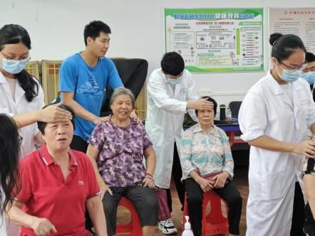 中医实践进乡村，学子情暖振兴路——广州中医药大学“三下乡”社区推拿服务记