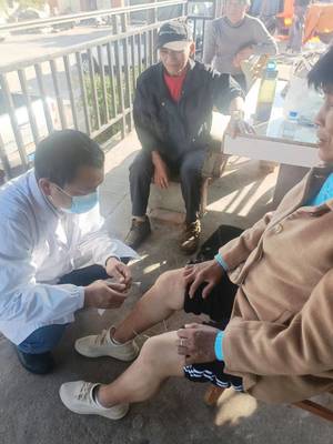 普洱市人民医院中医科进社区 针灸推拿义诊助力冬季中医养生